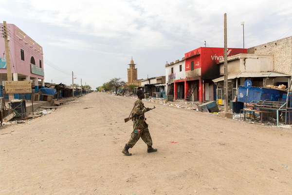 Представитель армии, Филипп Агуэр, заявил в понедельник, что мятежники "выбиты из города" и Малакал снова "полностью в руках" подразделений правительственных войск Южного Судана [Emre Rende/Al Jazeera].
