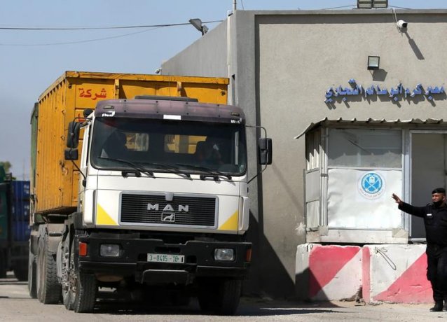Израиль препятствует въезду грузовиков с гуманитарной помощью в пострадавшую Газу