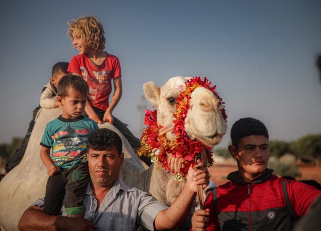 Несмотря на трудности сирийцы, перемещенные в Идлибе, отмечают праздник Ид аль-Адха