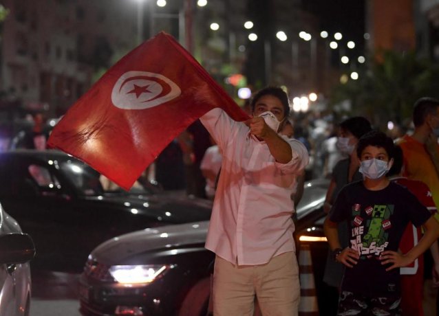 Политические партии осудили Тунисский переворот