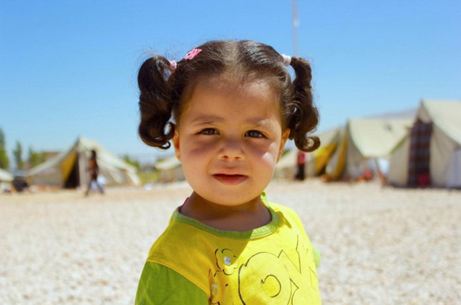 Самый последний призыв с просьбой оказания гуманитарной помощи для пострадавших от сирийского конфликта был сделан партнерскими организациями ООН 18 декабря 2014 года, общий размер необходимой помощи был оценен в 8,4 миллиарда долларов. Эта сумма была названа "самой большой в истории". Ливан, в котором проживает больше всего беженцев, начал собственный сбор средств в виду холодных зимних месяцев, отсутствия адекватного жилья и нехватки продуктов питания.