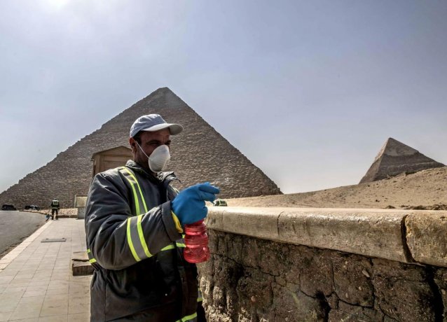 египтян очищает пирамиды 