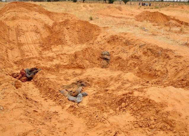 Ливия: В Тархуне из братских могил выкопано 48 тел
