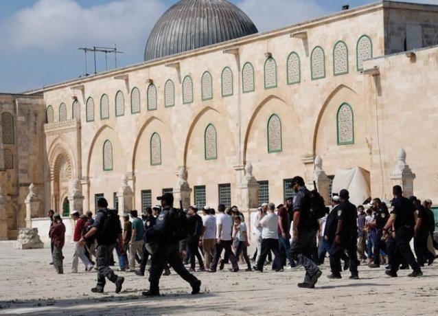 Десятки израильских поселенцев вновь штурмуют комплекс мечети Аль-Акса