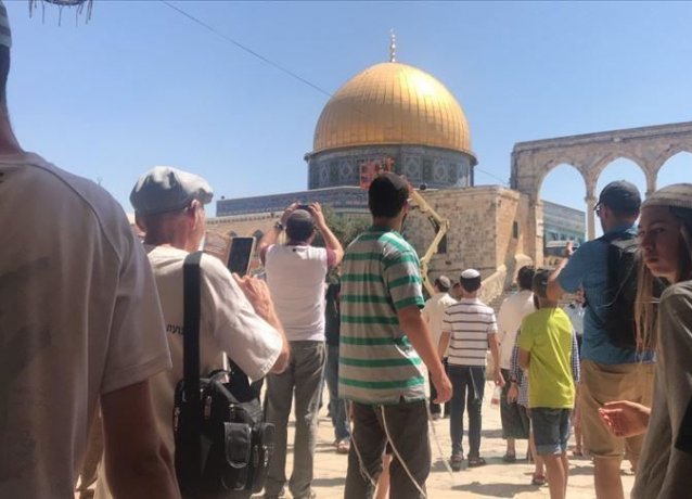 Десятки еврейских поселенцев штурмуют мечеть Аль-Акса