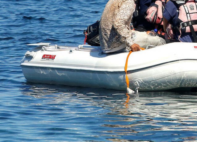 Одиннадцать человек погибли после того, как лодка с беженцами затонула у берегов Туниса