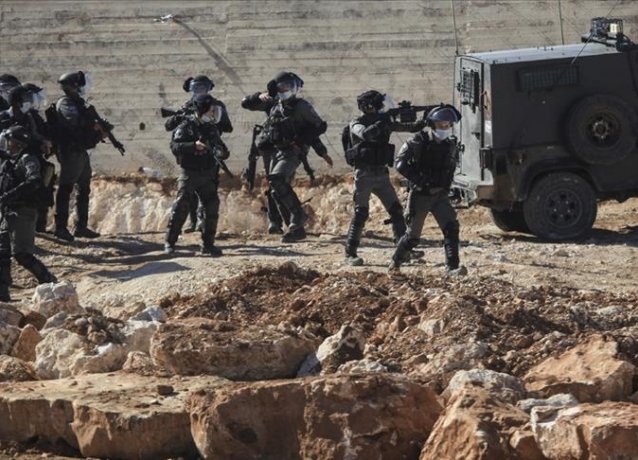 Израильская армия ранила 16 палестинцев