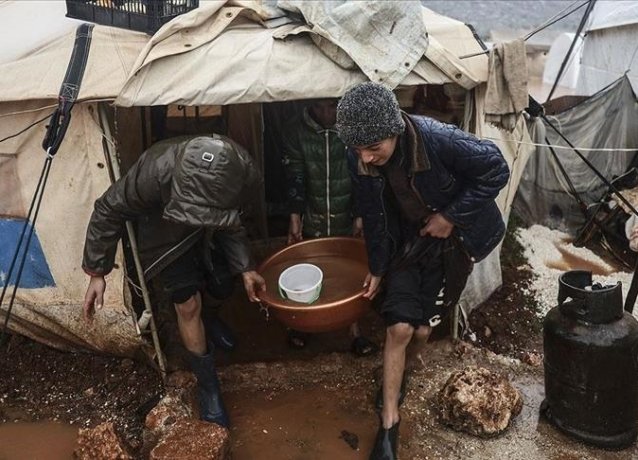 Дожди усугубляют страдания сирийских беженцев в Идлибе