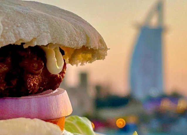 Ортодоксальные иудеи открыли в Дубае первый израильский ресторан  с кошерным меню: «Нас очень радушно приняли»  