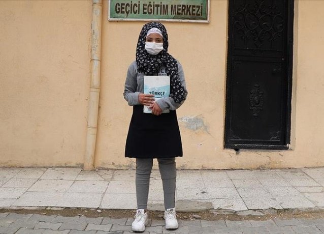 Турция: После ужасной трагедии сирийская девушка вновь смогла пойти в школу