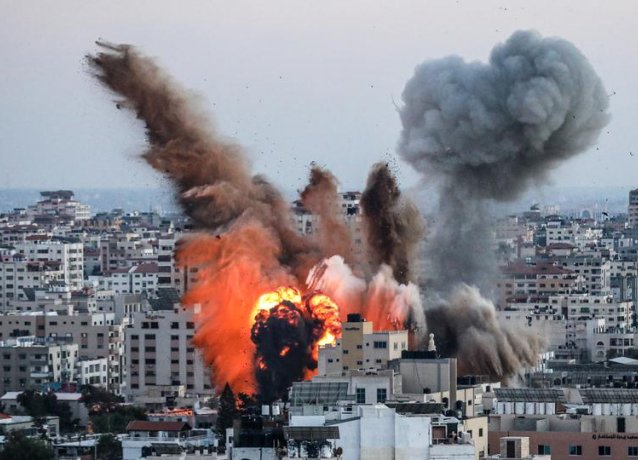 ООН: Около 10 тысяч палестинцев покинули дома после того, как Израиль обрушил бомбы на Газу