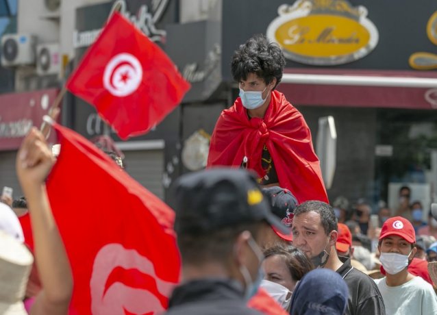 В Тунисе не будет парламента в течение нескольких месяцев