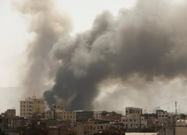 Коалиция под руководством Саудовской Аравии начала воздушные налеты на столицу Йемена 