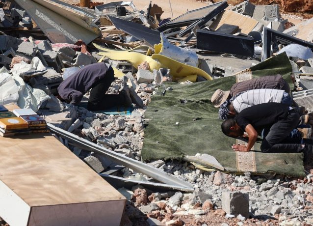 Израильские оккупационные силы снесли мечеть в Наблусе