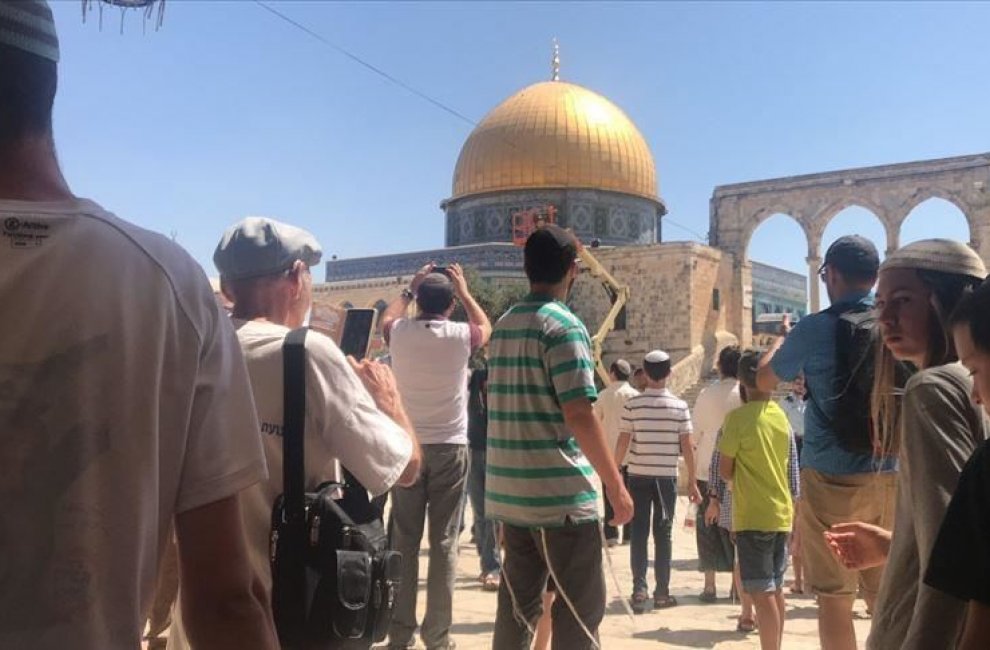 Десятки еврейских поселенцев штурмуют мечеть Аль-Акса