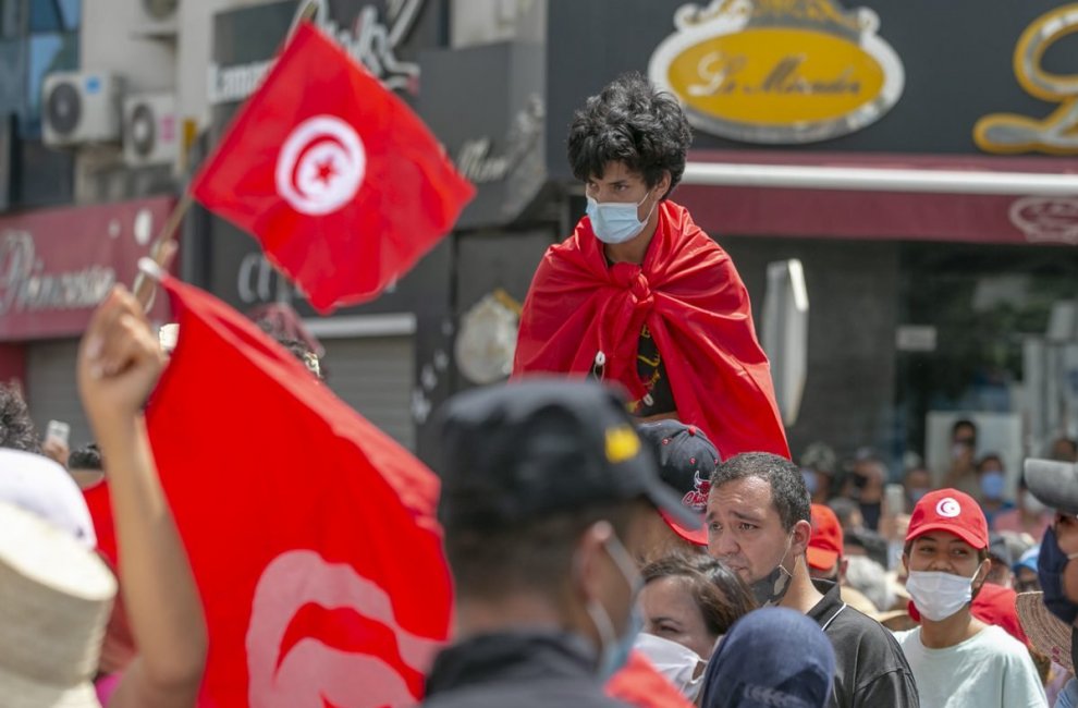 В Тунисе не будет парламента в течение нескольких месяцев